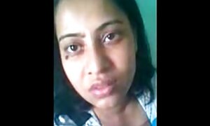 एक टी शर्ट और लेगिंग के साथ एक लड़की एक काँसे के रंग सेक्सी मूवी पिक्चर फुल एचडी का बड़ा डिक चाटना और गुदा में उसे ले लिया