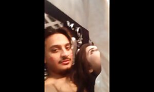 माँ रूस: एक आदमी सेक्सी मूवी वीडियो वीडियो के साथ यौन संबंध रखने वाले
